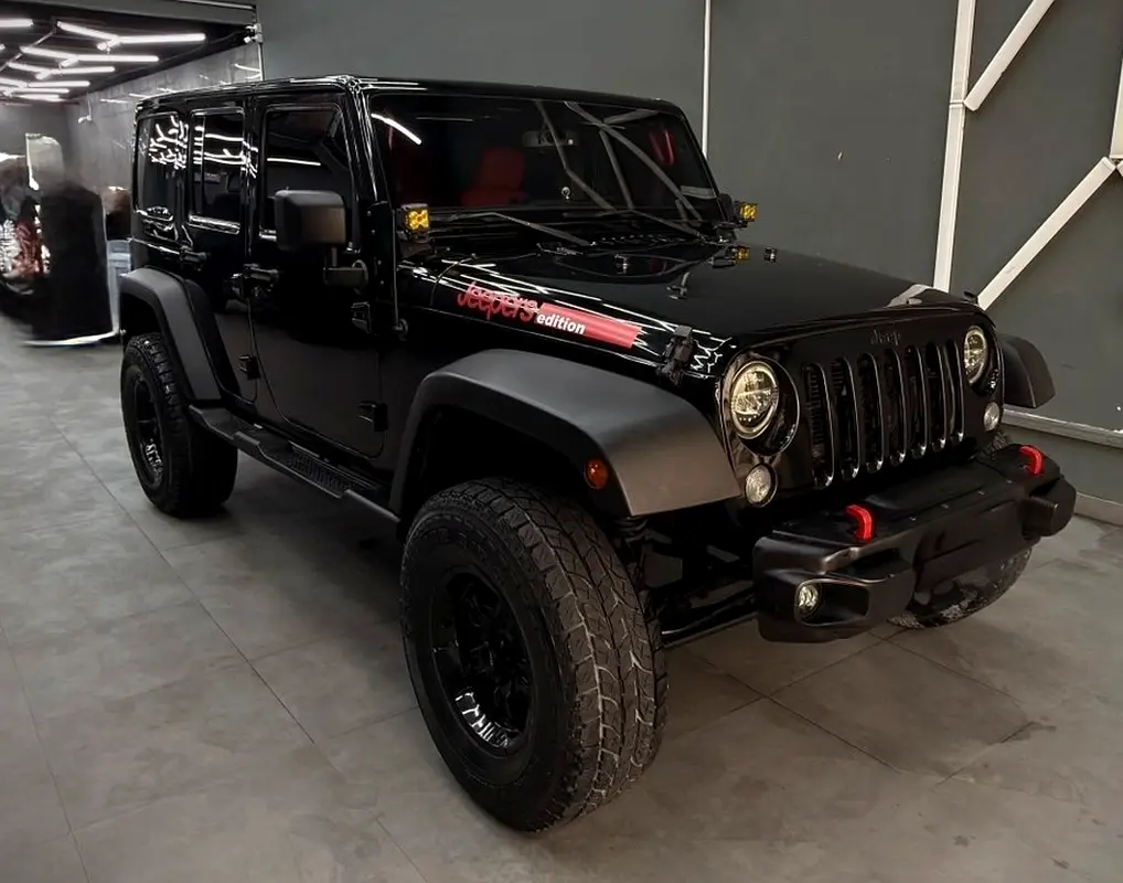 Jeep Wrangler 2019 — photo 1 of 20