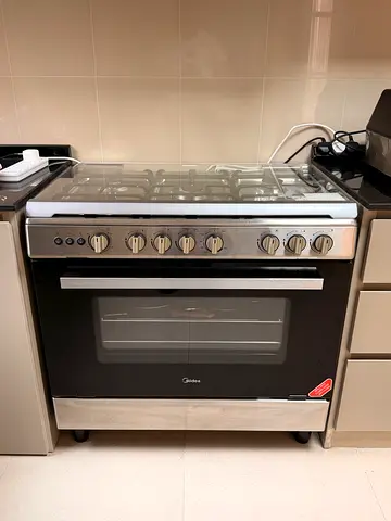 Midea Freestanding Gas Cooker with 5 Burners, oven never used, only hob