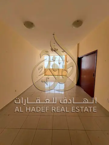 للإيجار السنوي شقة 4 غرف وصالة في المجاز 3 – الشارقة  • باركن مجاني