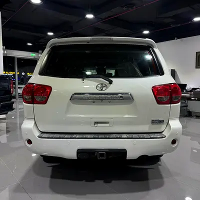 2012 Toyota SEQUOIA — фото 2