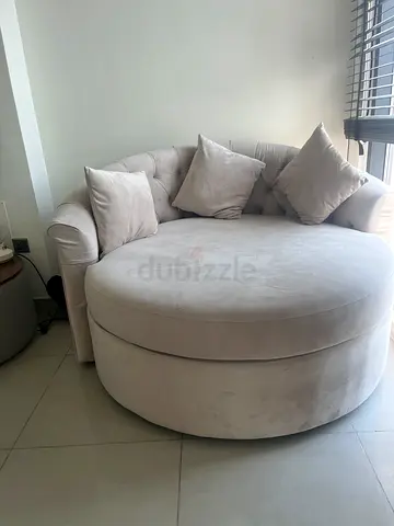 Round beige lounge sofa / daybed - good condition