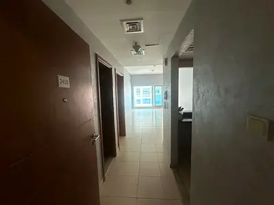 مساحه كبيرة _ اطلاله ممتازه _ عرفة ماستر _ خزائن بالحائط _ تكيف مركزي _ صيانه فري