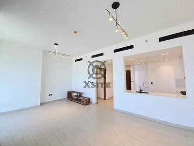 Classy 2 BR | Well-Lit | Skyline View