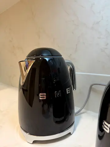 Smeg Electric Kettle – Black