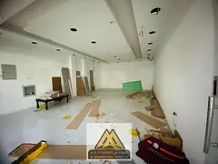 Very spacious commercial shop in a prime and high-traffic location, suitable