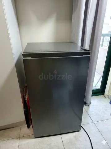 Hisense Compact Mini Fridge – Excellent Condition (Like New)