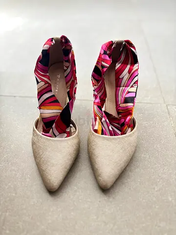 Ladies sandals