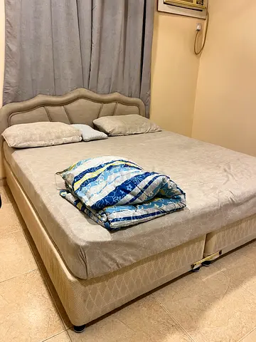Comfortable Bed Set with Headboard and Divan Base