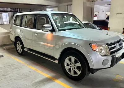 2008 Mitsubishi Pajero GLS top-of-the-line panoramic roof cruise control GCC 4x4. 2 keys.