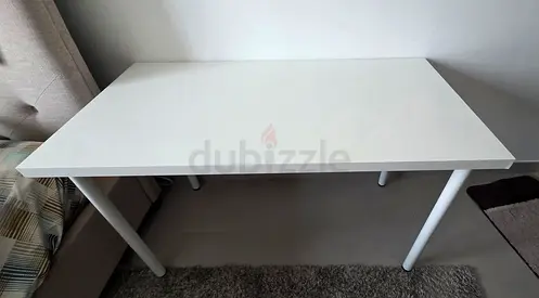 Simple white rectangular study/desk in good condition