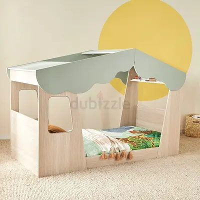 Modern Timber Treehouse Bed (90 x 200 cm) - Excellent condition
