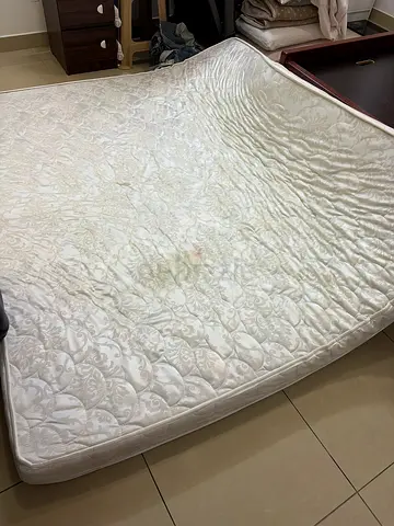 Comfortable White Patterned Mattress
