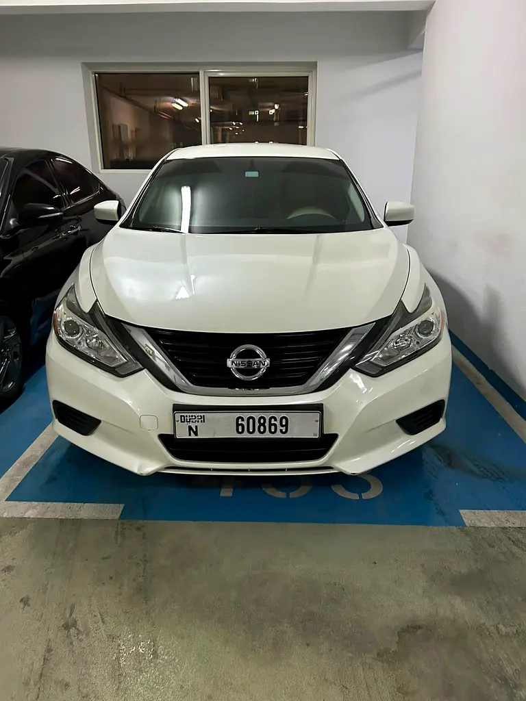 Nissan Altima 2018 — photo 1 of 8