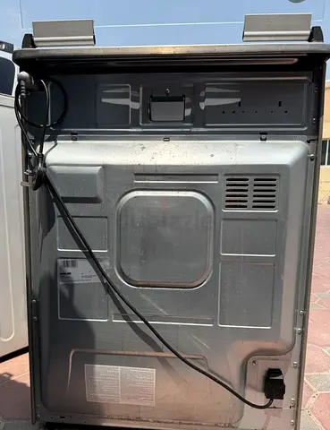 4 burner stove +oven