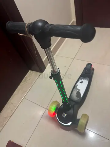LiT Firefly 3-wheel scooter For Sale