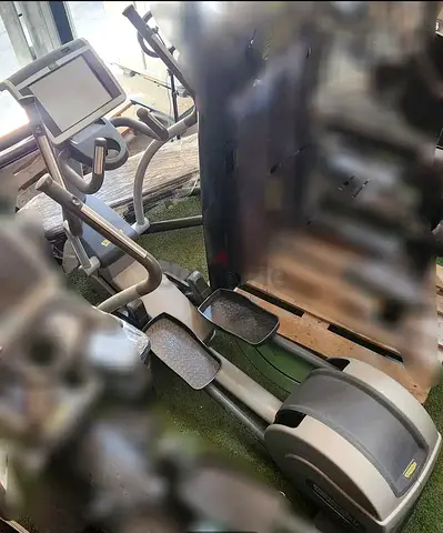 Technogym Synchro Crosstrainer: Smooth, Full-Body Cardio!