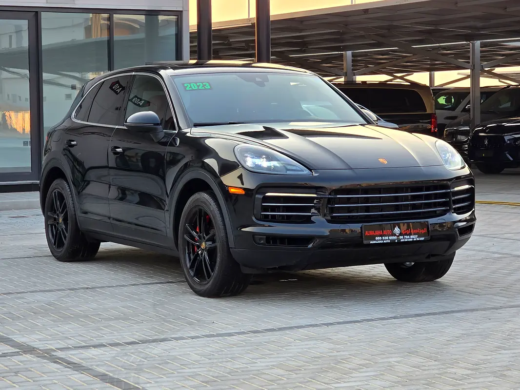 Porsche Cayenne 2023 — photo 1 of 13