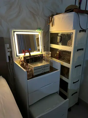 Makeup dressing table