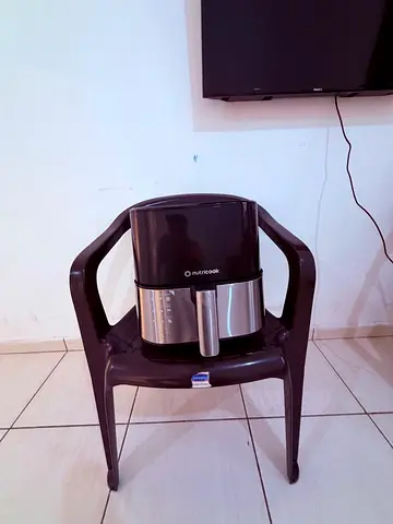 New Air Fryer with Basket and Crisper Tray - Good Condition