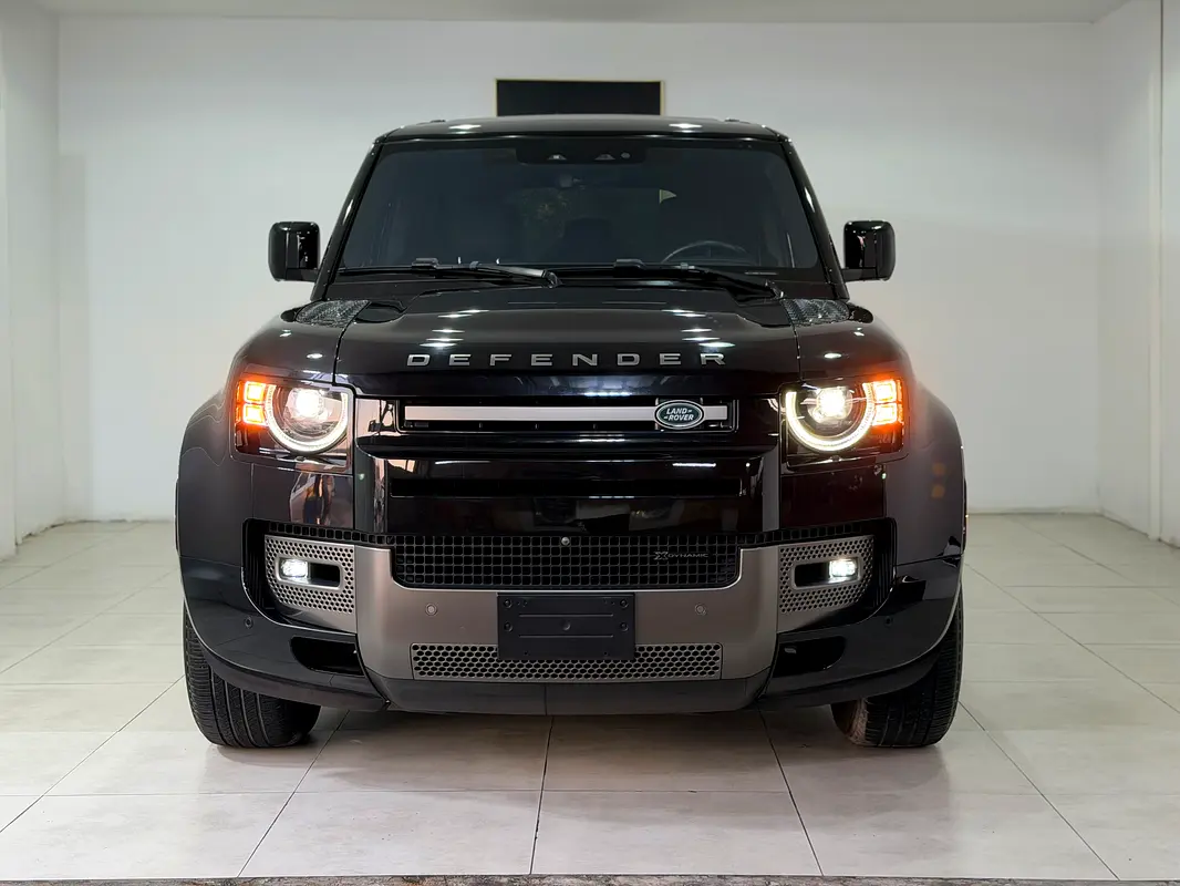 Land Rover Defender 2022 — photo 1 of 20