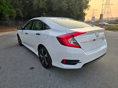 2018 Honda CIVIC thumbnail 4