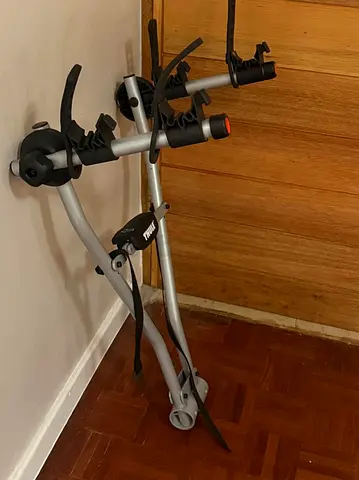 Thule Trunk-Mounted Bike Rack (Fits 2 Bikes) - Good Condition