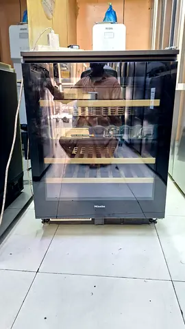 Miele bulit in win fridge latest modle perfect.Condition