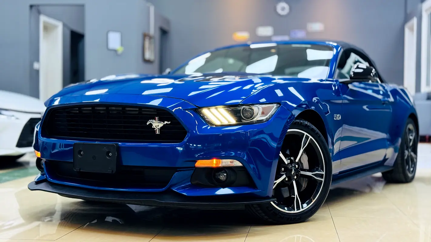 Ford Mustang 2017 — photo 1 of 17