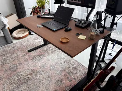 Adjustable Standing in Good Condition