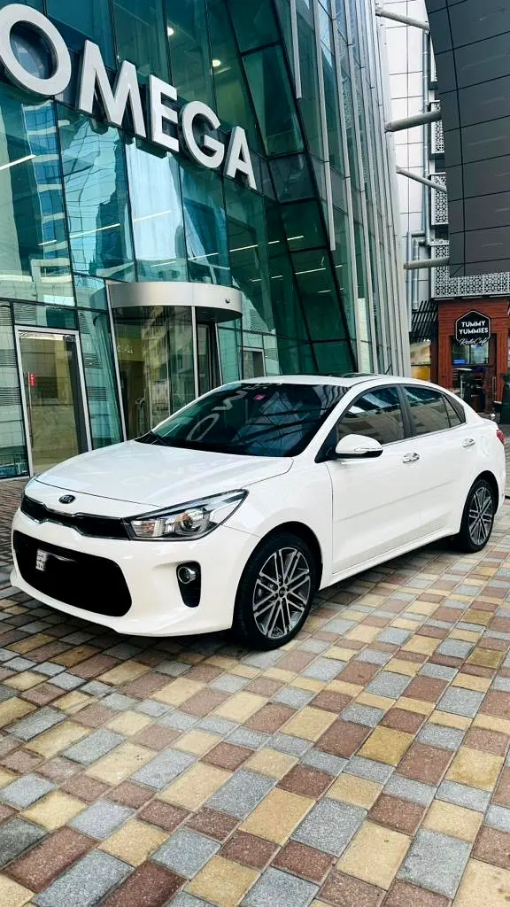Kia Rio 2020 — photo 1 of 19
