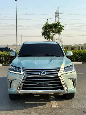 Lexus LX 570 Signature 2017 | GCC Specs | Pristine Condition