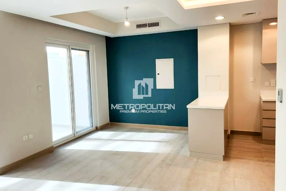 Roof Access | Vacant | Prime Location | Corner