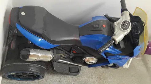 Kids electric ride-on motorcycle - blue, good working condition
