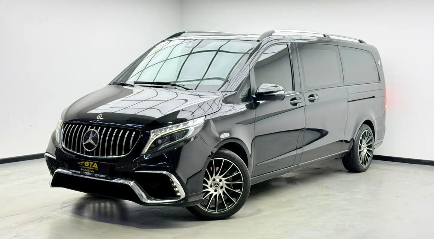 Mercedes-Benz V-Class 2023 — photo 1 of 18