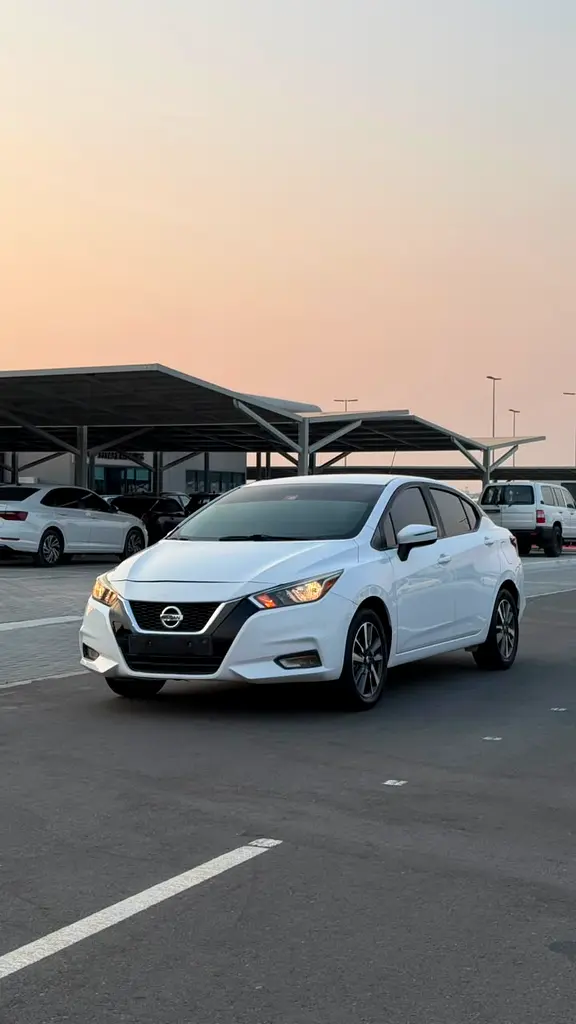 Nissan Sunny 2022 — photo 1 of 14