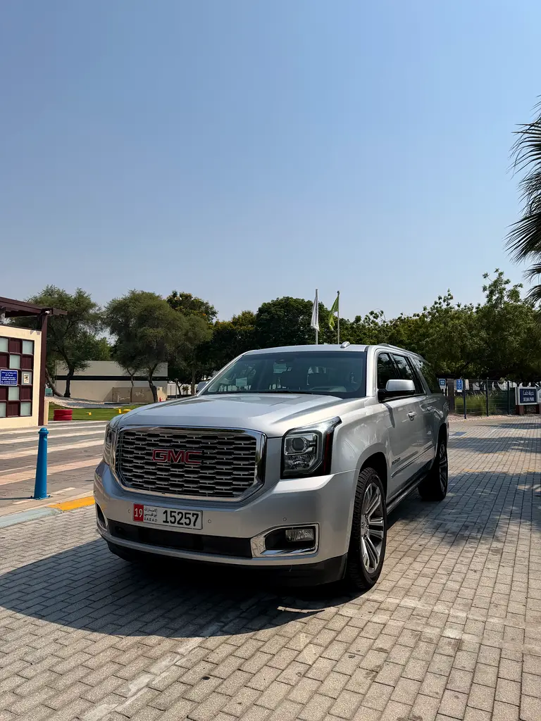 GMC Yukon 2019 — photo 1 of 20