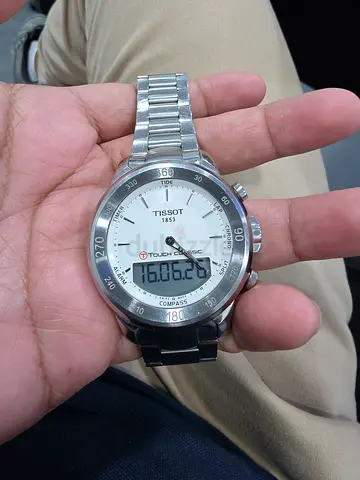 Original Tissot Mens stainless steel wrist watch with metal bracelet - good condition