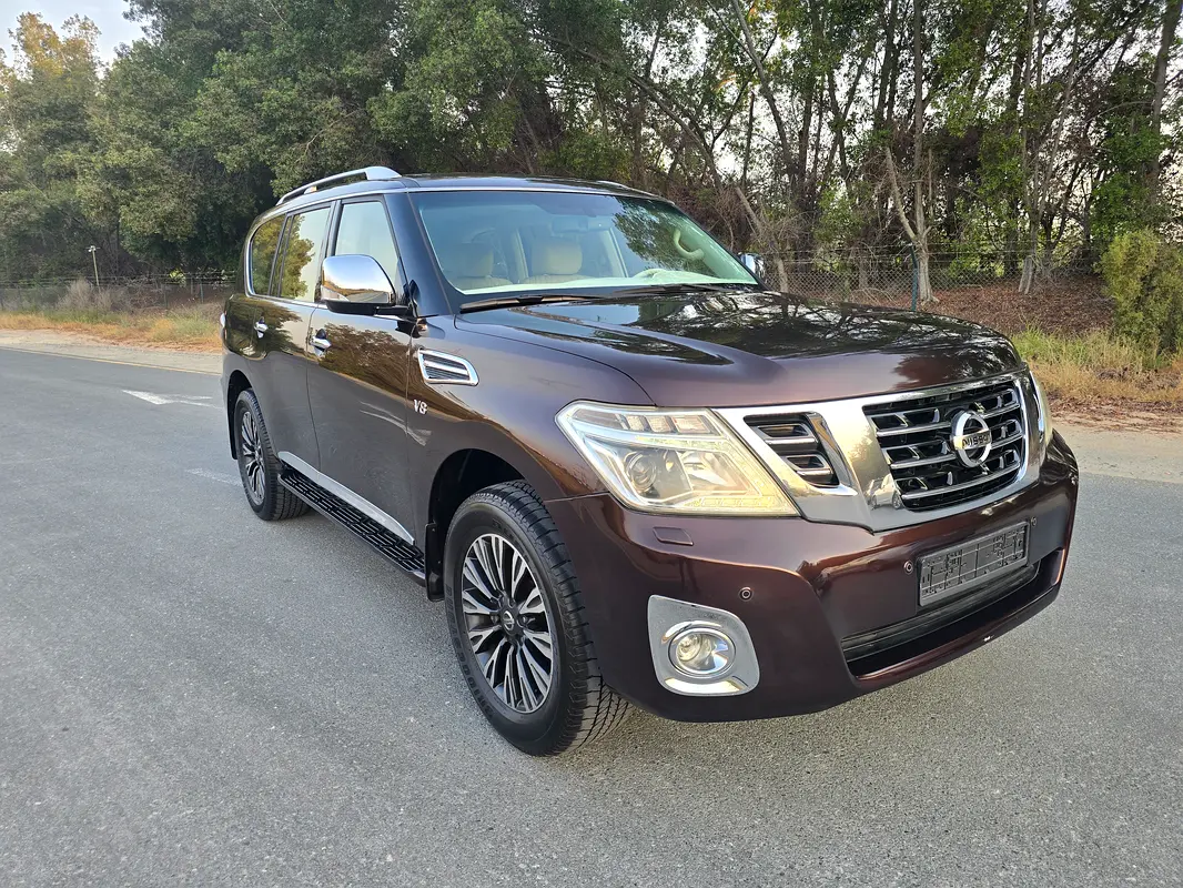 Nissan Patrol 2016 — photo 1 of 12