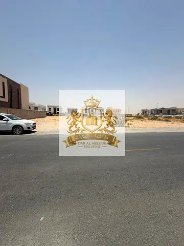 للبيع فى الشارقة   منطقة الحوشى   أرض سكنية موقع مميز   تملك حر للعرب   تصريح فيلا أرضى وأول و50‎%‎من السطح