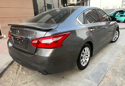 2017 Nissan Altima SL. New shape. Remote start. Sunroof. 4 cylinder. Android WiFi. Full touch screen