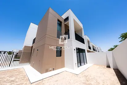 Single Row | Spacious Corner | Prime Location