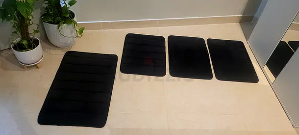 Set of 4 Black Rectangular Floor/Bath Mats - Excellent Condition
