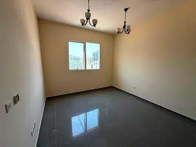 استديو ايجار سنوي بالعالية مساحة ممتازه وسعر روعه