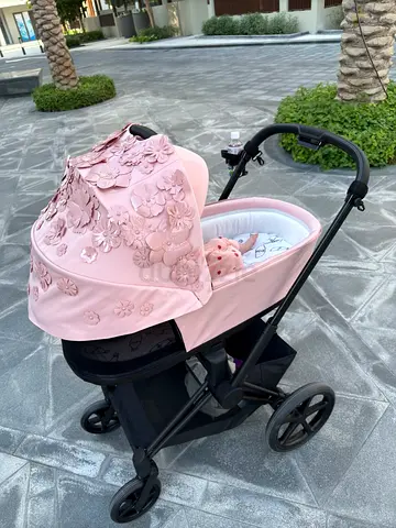 Cybex Platinum stroller with infant carrycot and seat pack