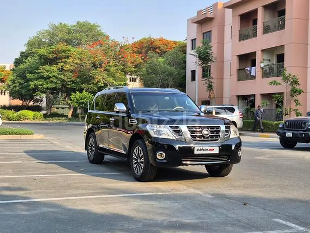 Nissan Patrol 2017 — photo 1 of 15