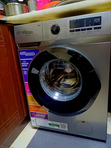 7kg Front  Washing Machine  very good condition works awesome  bought a month ago we have reciept.