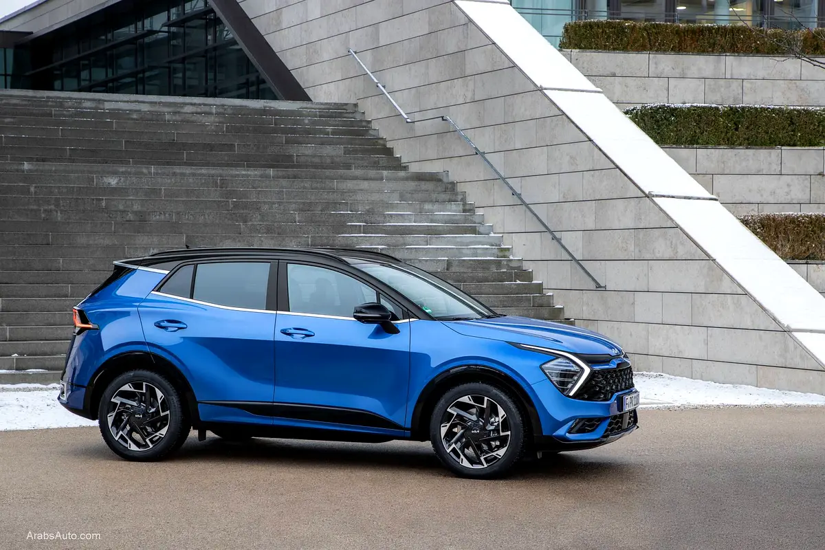 Kia Sportage 2023 — photo 1 of 2
