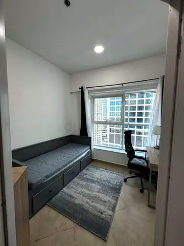 Private Room for a Lady (All girls apartment)