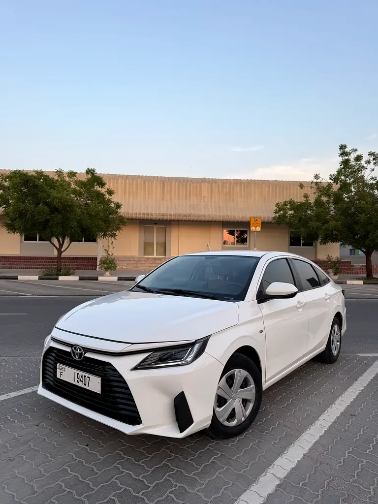 Toyota Yaris 2023 — photo 1 of 12