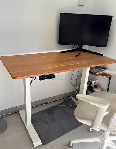 Height-adjustable electric standing desk with wooden top (good condition)